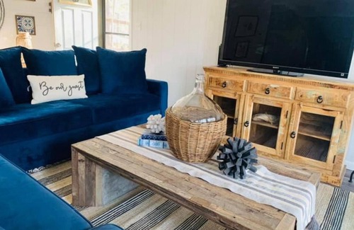 Bee Branch Cabin | Modern Lake Cabin with great views of the Solar Eclipse!