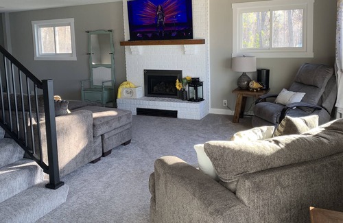 Brainerd House | Modern Lake Home Sleeps 10 - Waterfront Property on quiet private lake