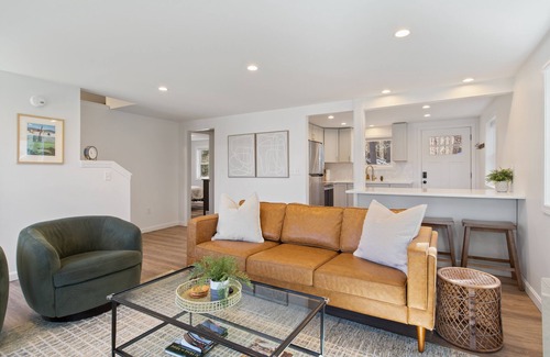 Falmouth House | Modern Lake House Close to Portland