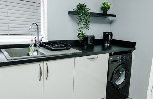 Billingham House | Modern Large Home - FREE PARKING, CONTRACTORS, FAMILIES. DISCOUNTS AVAILABLE