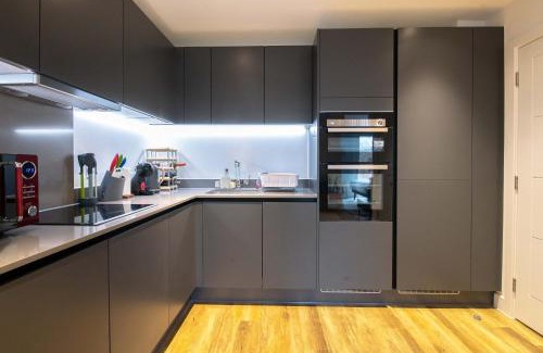 Markhouse Apartment | Modern, Light-Filled Studio in Trendy North London
