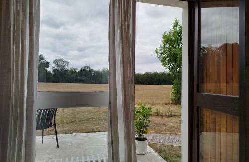 Corbigny Apartment | Modern lines in classic Burgundy