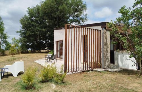 Corbigny Apartment | Modern lines in classic Burgundy