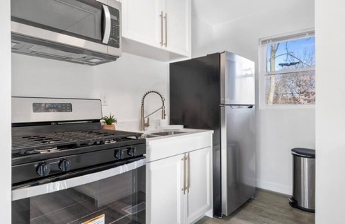 Gary House | Modern Living 3 bed 2 bath 7 mins to the Beach
