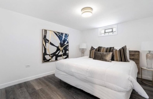 Gary House | Modern Living 3 bed 2 bath 7 mins to the Beach
