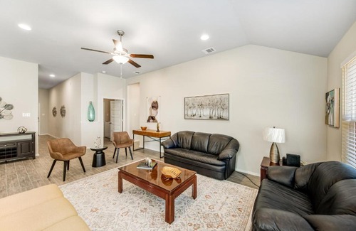 Highland Lake Estates House | Modern Living in Lago Vista