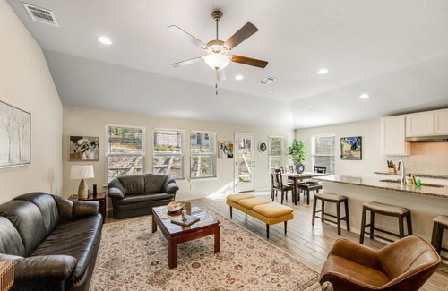 Highland Lake Estates House | Modern Living in Lago Vista