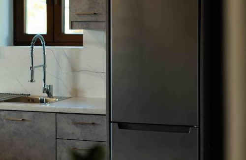 Stoupa Apartment | Modern Loft at Kalogria Beach