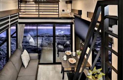 Quitman House | Modern Lofted Tiny House Fully Equipped with Lake Views in Texas