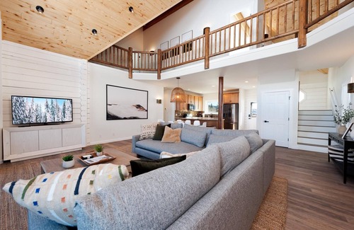 Purgatory House | Modern Log Cabin - Incredible Views - 3 Min to Purg - Private Hot Tub