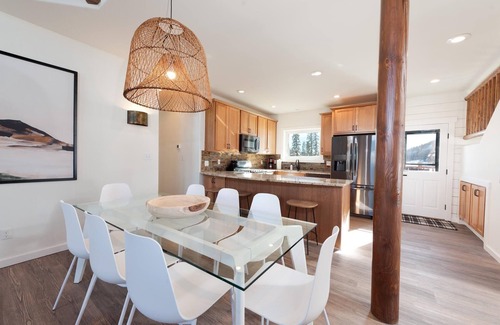 Purgatory House | Modern Log Cabin - Incredible Views - 3 Min to Purg - Private Hot Tub