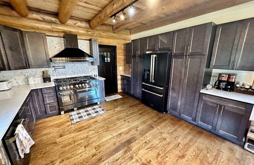 Conway House | Modern Log Home on the Kancamagus, Sleeps 18