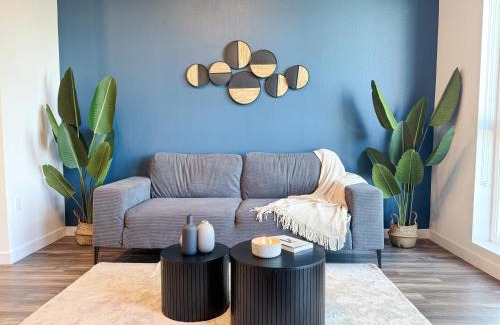 Hollywood Apartment | Modern London Style Home in Hollywood -Free Parking 10mins to Universal Studios