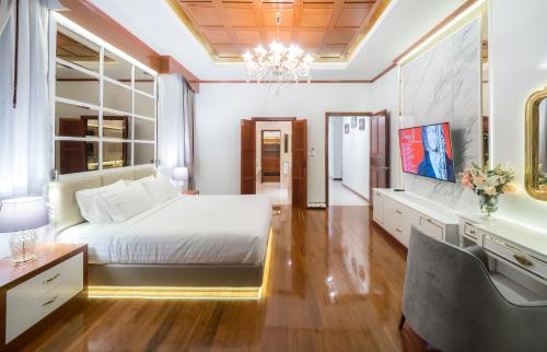 Nam Phrae Villa | Modern Love Villa