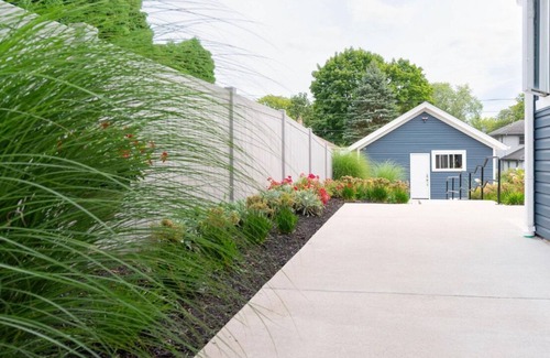 Rockford House | Modern Lower Unit: Queen Bed, Bath & EV Charger