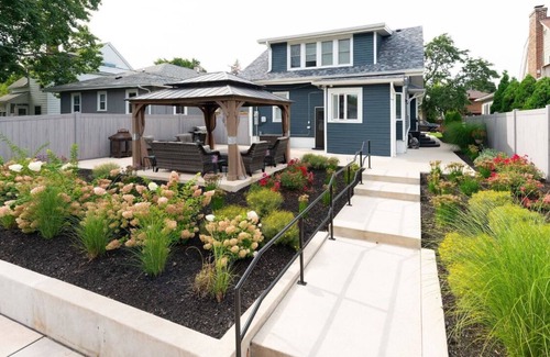 Rockford House | Modern Lower Unit: Queen Bed, Bath & EV Charger