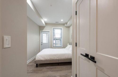 Southeast Apartment | Modern LUX 2BR Apartment in DC with Patio