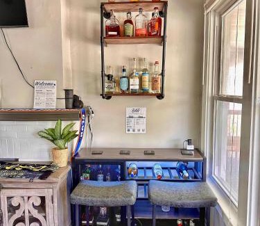 Columbus House | Modern Luxe 3BR 1BA with Bar 9