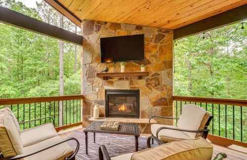 Broken Bow House | Modern, Luxe Cabin in Broken Bow with Hot Tub!