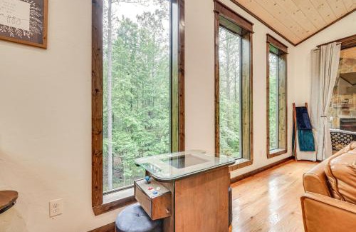 Broken Bow House | Modern, Luxe Cabin in Broken Bow with Hot Tub!