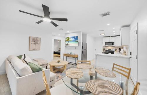Melaleuca Gardens House | Modern Luxe Hideaway