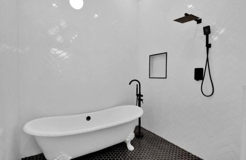 College Park House | Modern Luxe Stay in Atlanta