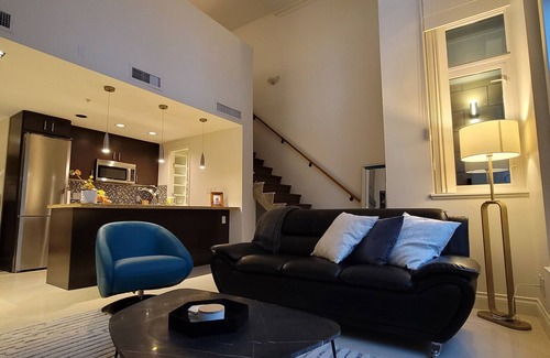 Lower Lonsdale House | Modern luxurious loft