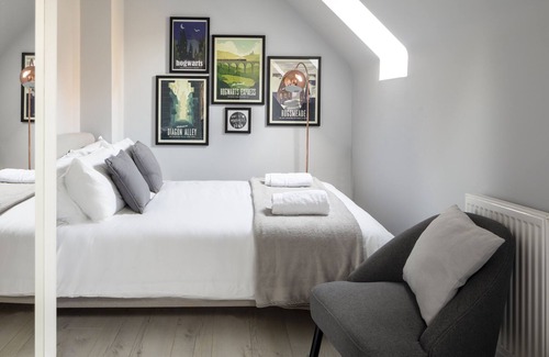 Smethwick House | Modern & Luxurious 4 Bedroom Home