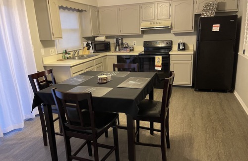 Elkhart Condo | Modern, Luxurious, & Cozy 2 BR Condo w/Many Amenities [Families, Couples, Etc.]