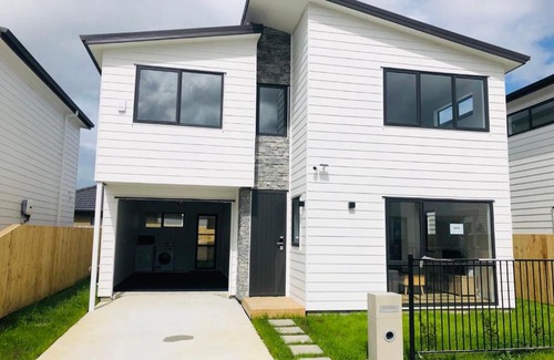 Manurewa Villa | Modern & Luxurious Home 6