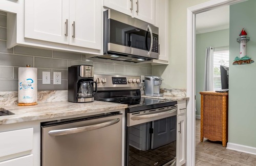 Dauphin Island Condo | Modern & luxurious ground-floor condo near the Gulf with pools