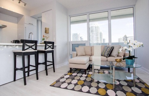 Mount Pleasant West Apartment | Modern Luxury 2 Bedroom Condo Steps from TTC