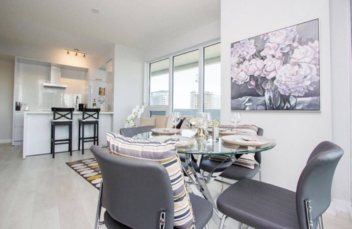 Mount Pleasant West Apartment | Modern Luxury 2 Bedroom Condo Steps from TTC