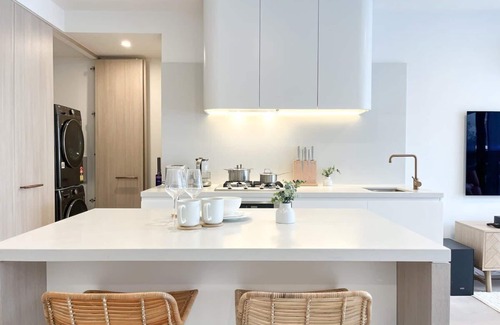 Glen Waverley Apartment | Modern Luxury 2B2B Sky Garden SmartTV