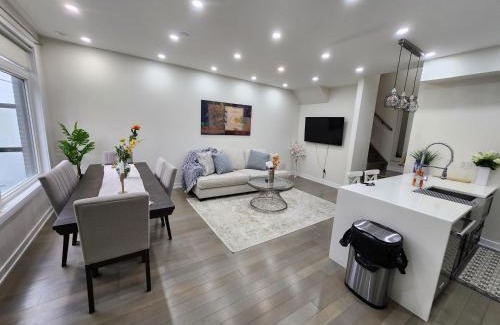 Mississauga House | Modern Luxury 3 bed rooms House in Toronto Mississauga