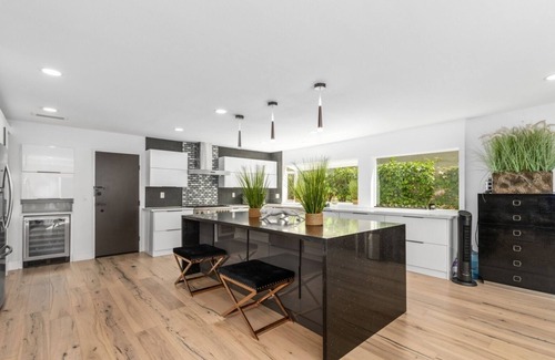 Mesa Verde House | Modern Luxury 5 Bedrooms in Costa Mesa