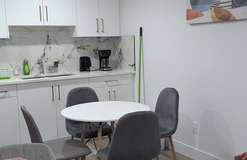 Northeast Edmonton House | Modern, Luxury and Cozy Guest Suite