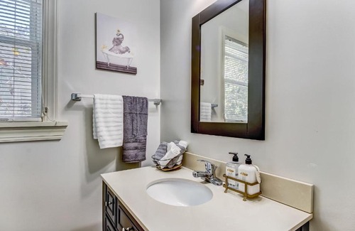 Midtown Apartment | Modern Luxury Apartment 1 mile from Forsyth Park