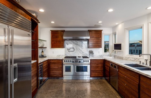 Balboa Peninsula House | Modern Luxury - Beachfront Cape Cod
