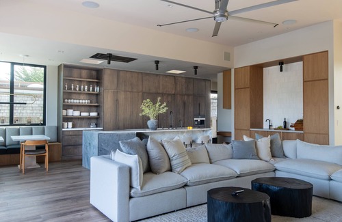 Stinson Beach House | Modern luxury beach house. Hot tub. On Seadrift Lagoon