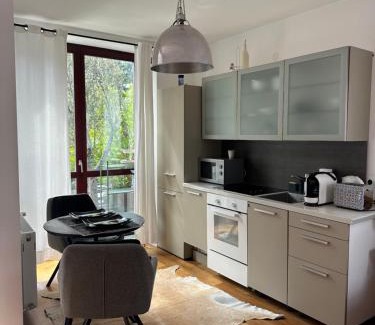Hutteldorf Apartment | MODERN LUXURY FOREST APARTMENT - 30 mins to center