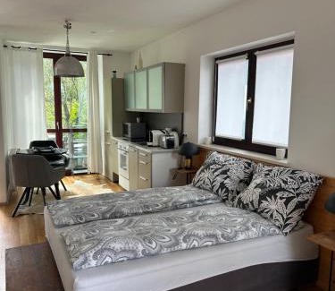 Hutteldorf Apartment | MODERN LUXURY FOREST APARTMENT - 30 mins to center