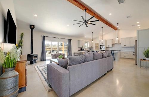 Fredericksburg House | Modern luxury Hill Country escape gorgeous views