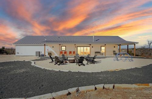 Fredericksburg House | Modern luxury Hill Country escape gorgeous views