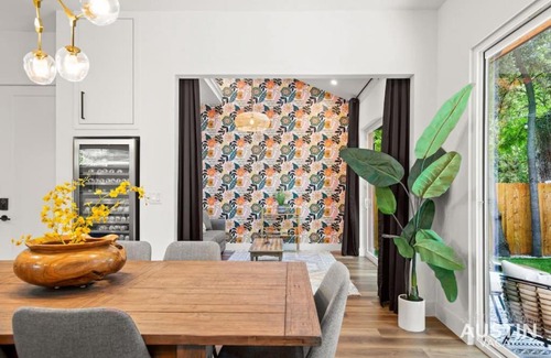 East Cesar Chavez House | Modern Luxury Home - Minutes from Lady Bird Lake