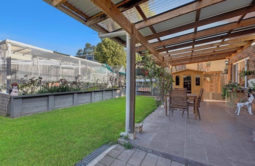 Gwandalan House | Modern Luxury Home on the Lake Macquarie n300 meters to a Boat ramp and Jetty!