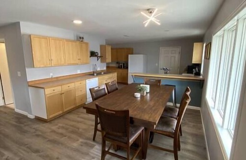 Dubois House | Modern Luxury Home on the River w/3 Bedrooms