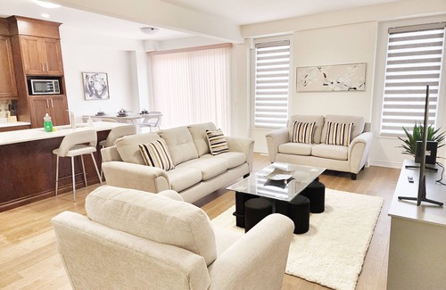 Fonthill House | Modern Luxury Home with Backyard