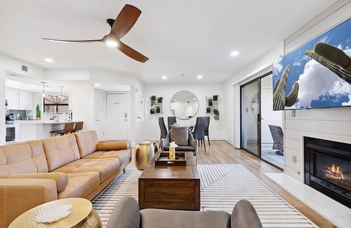 Camelback East Condo | Modern Luxury Resort - Biltmore