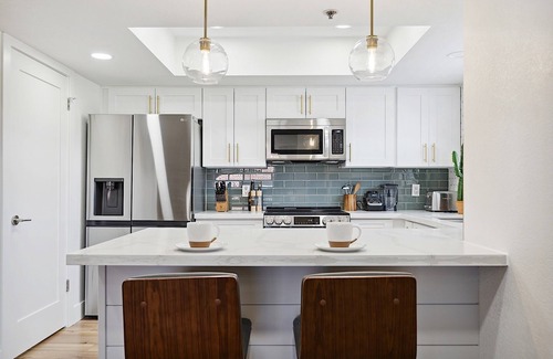Camelback East Condo | Modern Luxury Resort - Biltmore